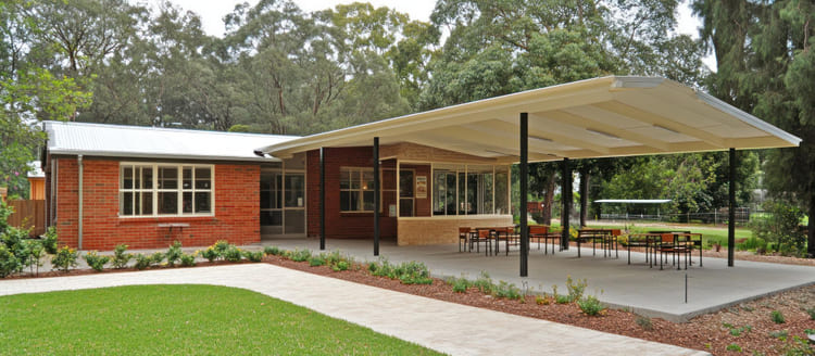 Terrassenüberdachung an Einfamilienhaus – PolenDeals.de